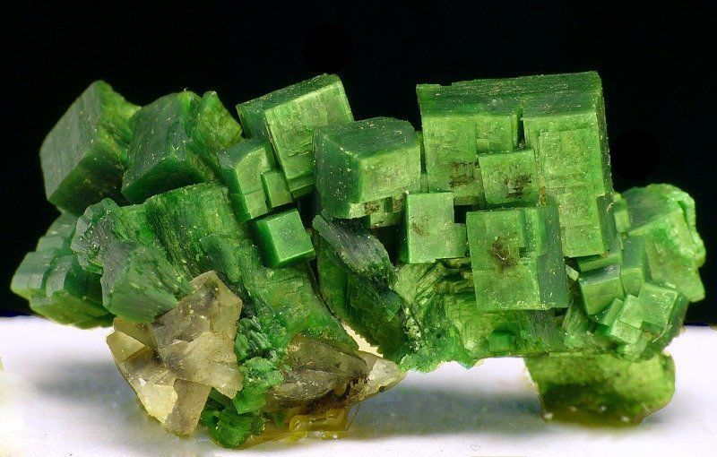 1586327966_crystals_of_rare_green_torbernite_france.jpg