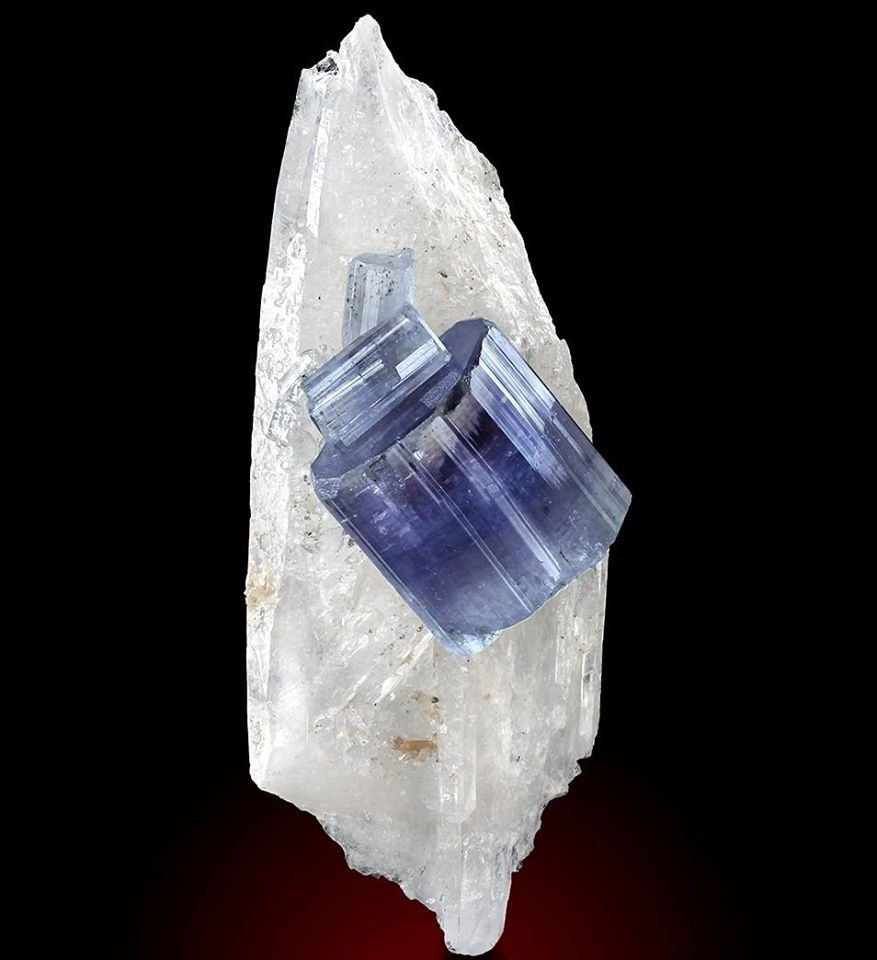 1587021979_apatite_crystals_on_quartz_portugal.jpg