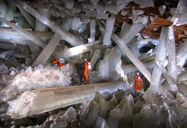 1507535456_cave_of_crystals_-giant_crystal_cave.jpg