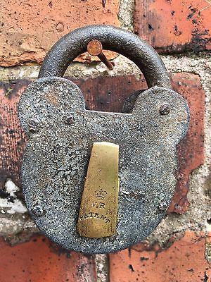1474024373_vintage-antique-victorian-vr-patent-padlock-with-key-_1.jpg